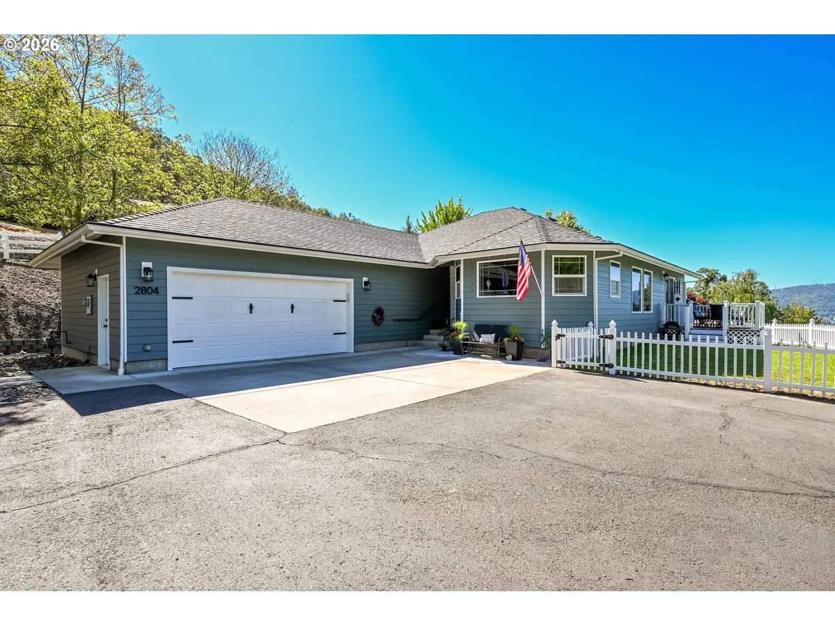 2804 NW Daysha Dr, Roseburg, OR 97471 - #1