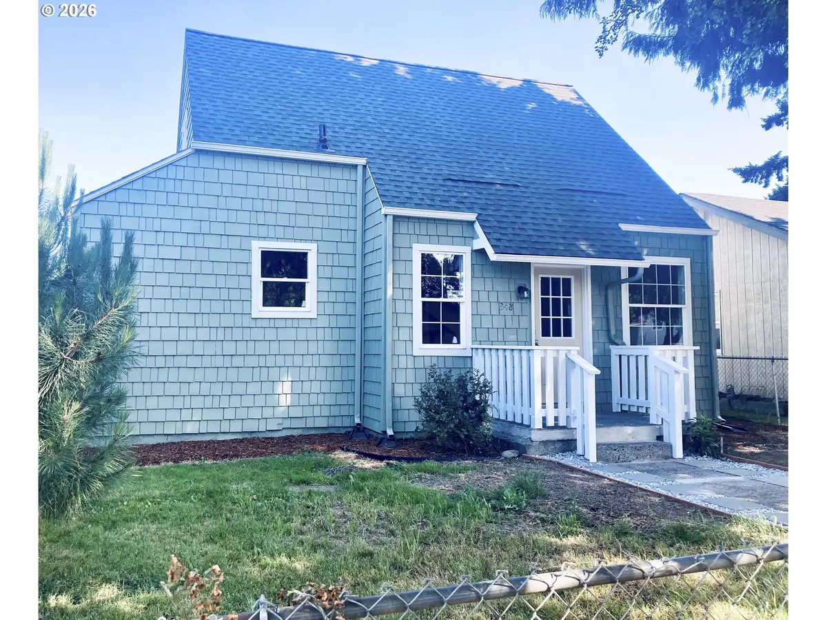 348 20th Ave, Longview, WA 98632 - #1