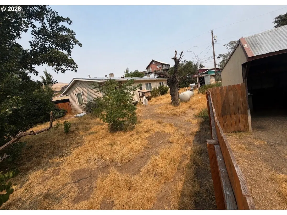 204 Chestnut St, Dallesport, WA 98635 - #1