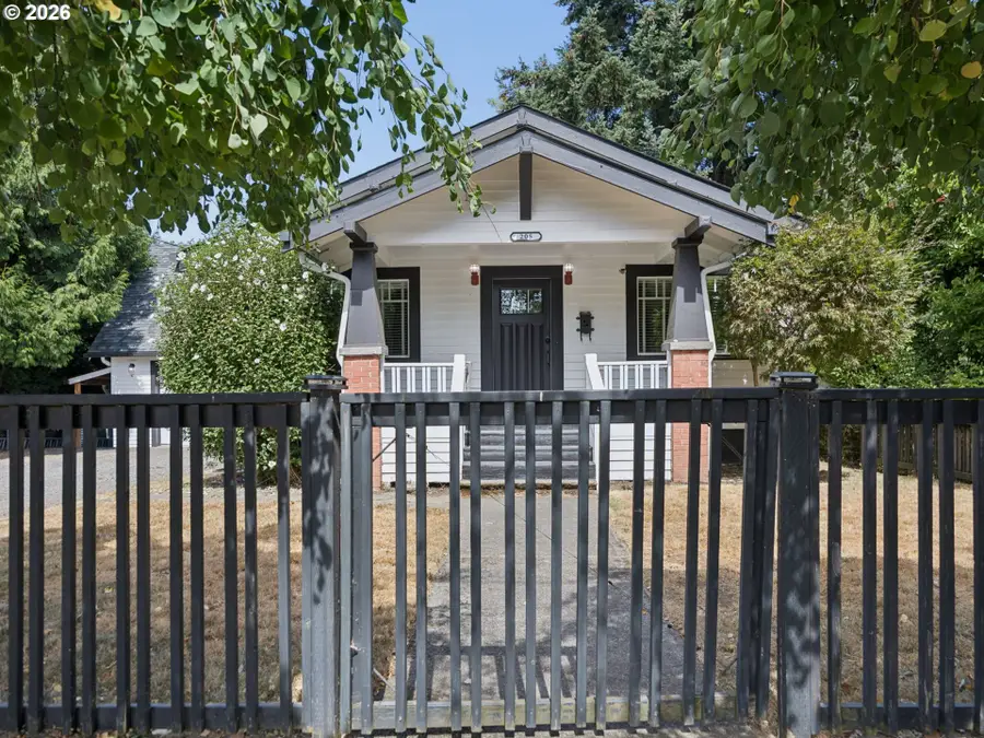 205 NW 12th St, Gresham, OR 97030 - #2
