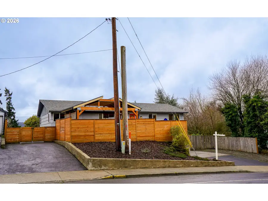 175 S 1st St, Kalama, WA 98625 - #3