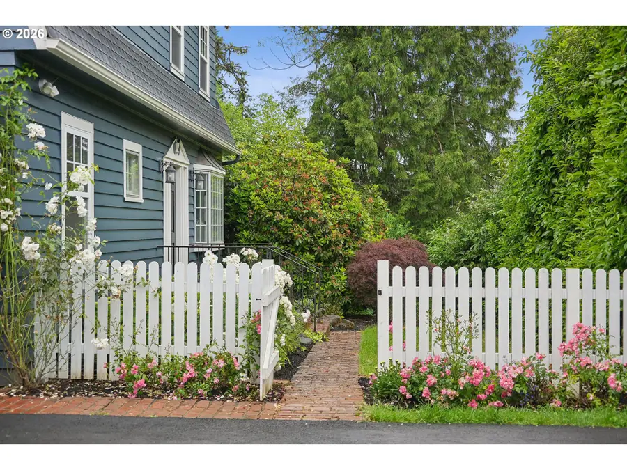 604 Van Buren St, Oregon City, OR 97045 - #2