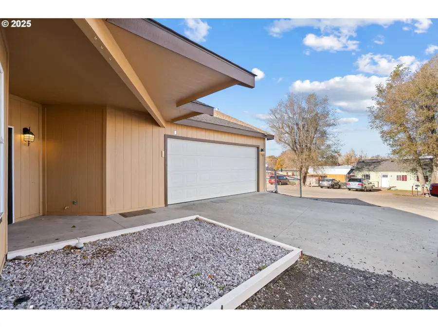738 E Catherine Ave, Hermiston, OR 97838 - Image #3