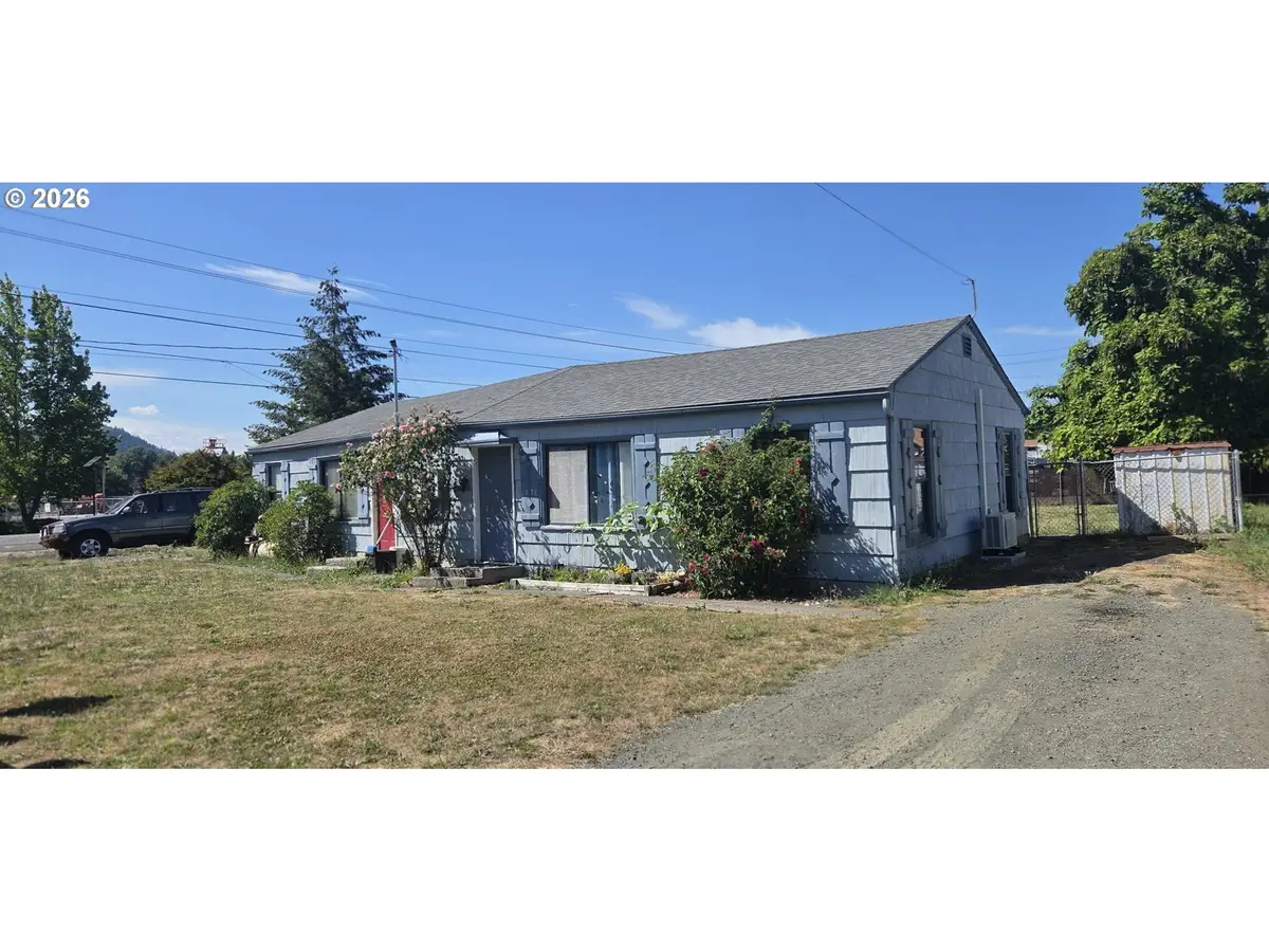 2986 W Jay Ave, Roseburg, OR 97471 - #1