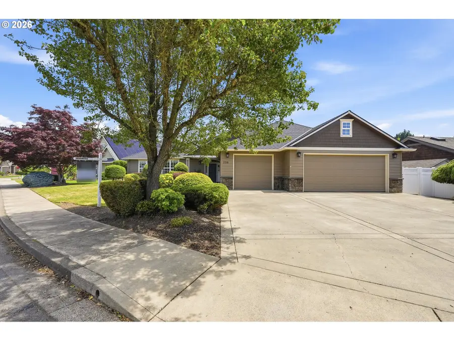 230 Mclaughlin Dr, Woodburn, OR 97071 - #2