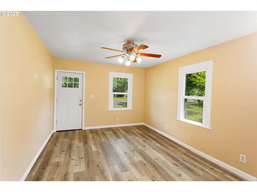 1617 7th Ave, Longview, WA 98632 - Image #3