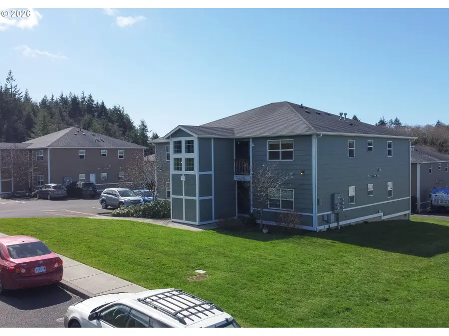 2037 SE Huckleberry Ave, Warrenton, OR 97146 - #3