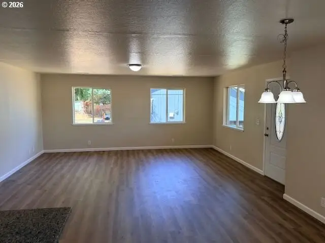 974 NE Bond St, Myrtle Creek, OR 97457 - #3