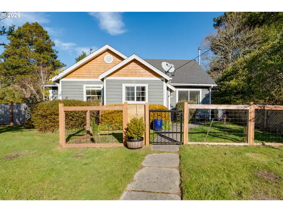 1175 Pacific Dr, Hammond, OR 97121 - #2