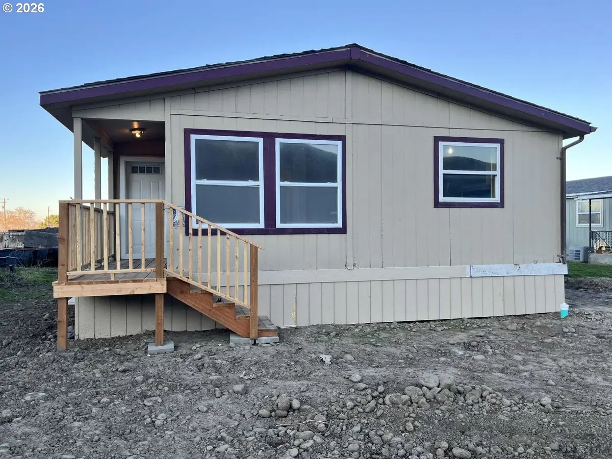 626 NW 4th Ave, Milton Freewater, OR 97862 - #1