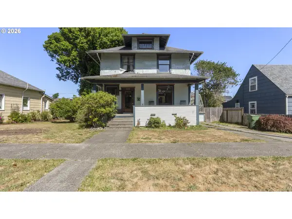 976 S 5th St, CoosBay, OR 97420
