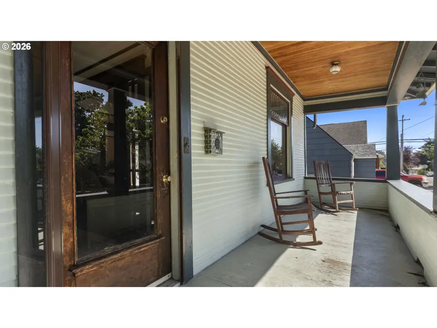 976 S 5th St, Coos Bay, OR 97420 - #3