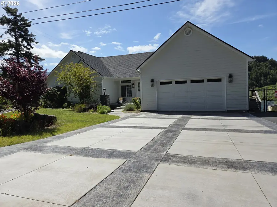 95950 N Bank Rogue River Rd, Gold Beach, OR 97444 - #2