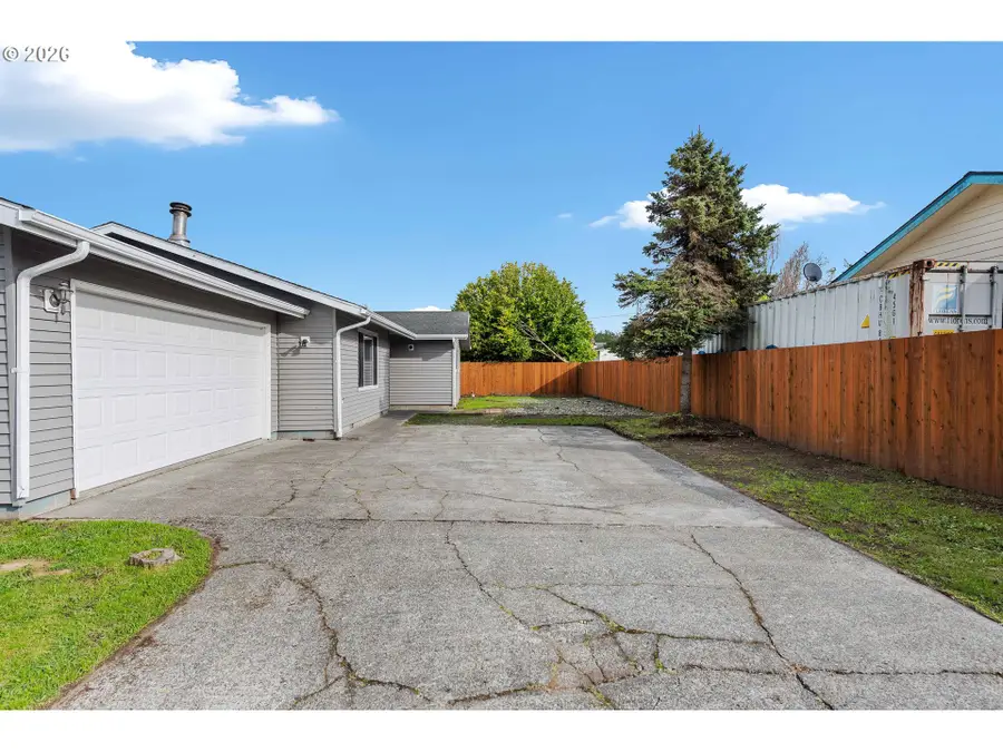 865 Seagate Ave, Coos Bay, OR 97420 - #3