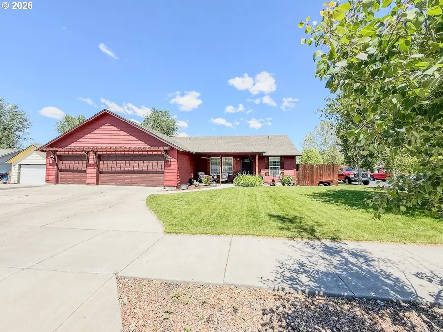 699 NE Fieldstone Ln, Prineville, OR 97754 - #2