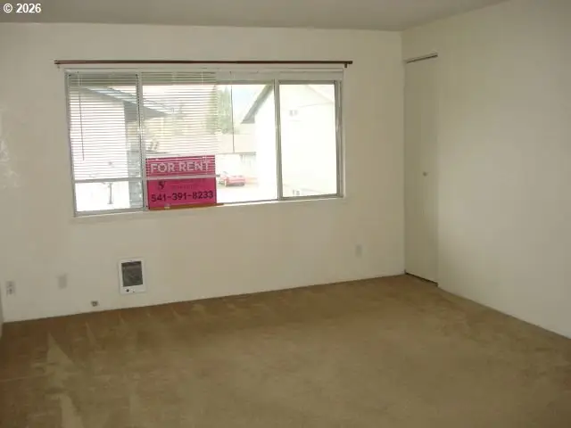 3148 W Harvard Ave, Roseburg, OR 97471 - Image #3