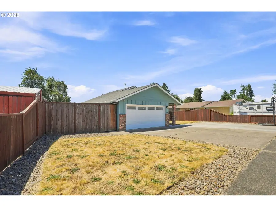 305 Meadow Ln, Creswell, OR 97426 - #3