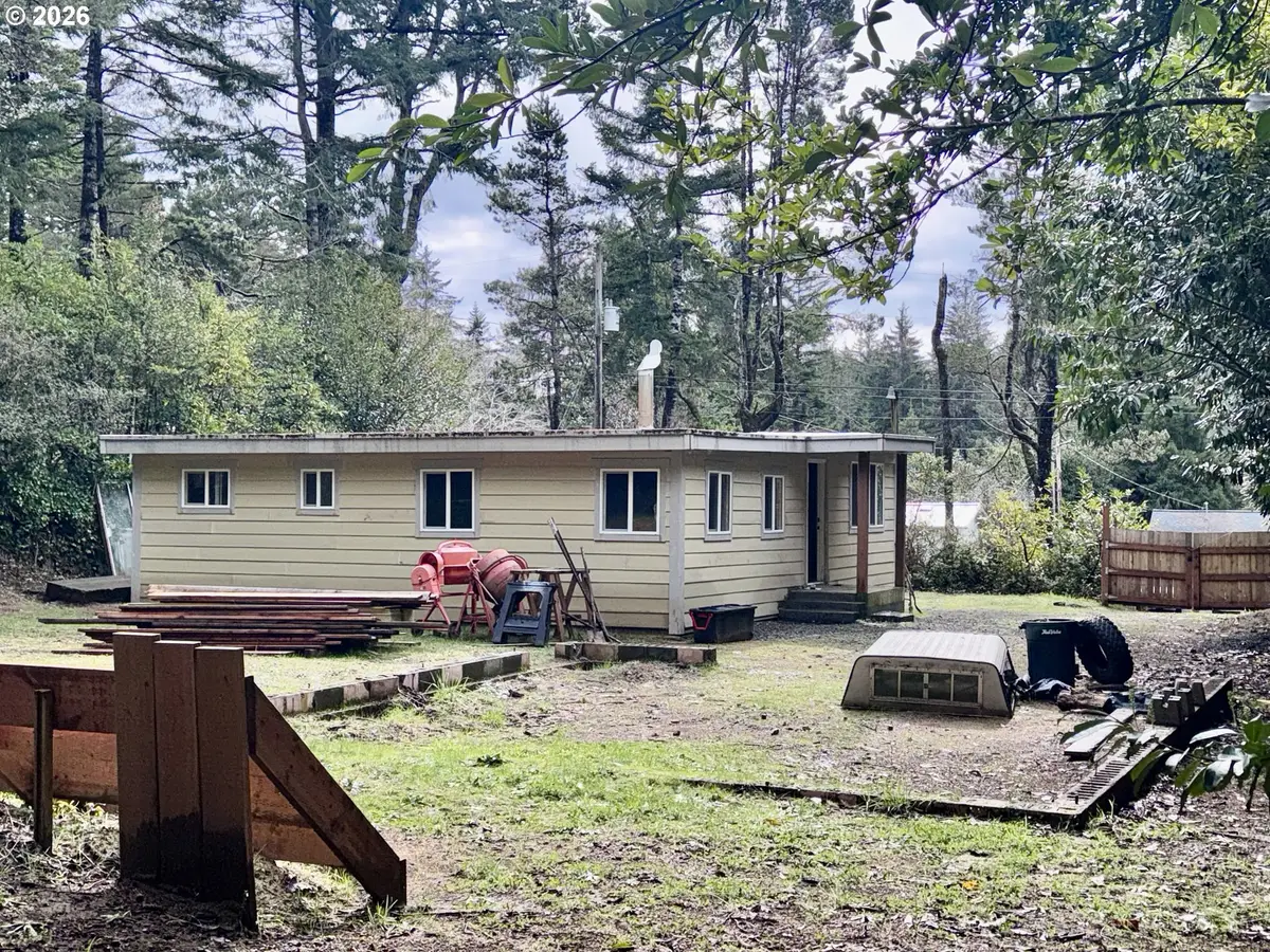 4923 Mitchell Loop Rd, Florence, OR 97439 - #1