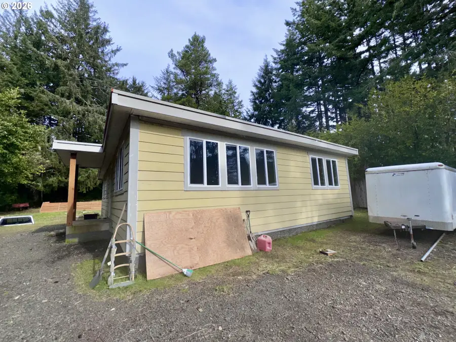 4923 Mitchell Loop Rd, Florence, OR 97439 - #3