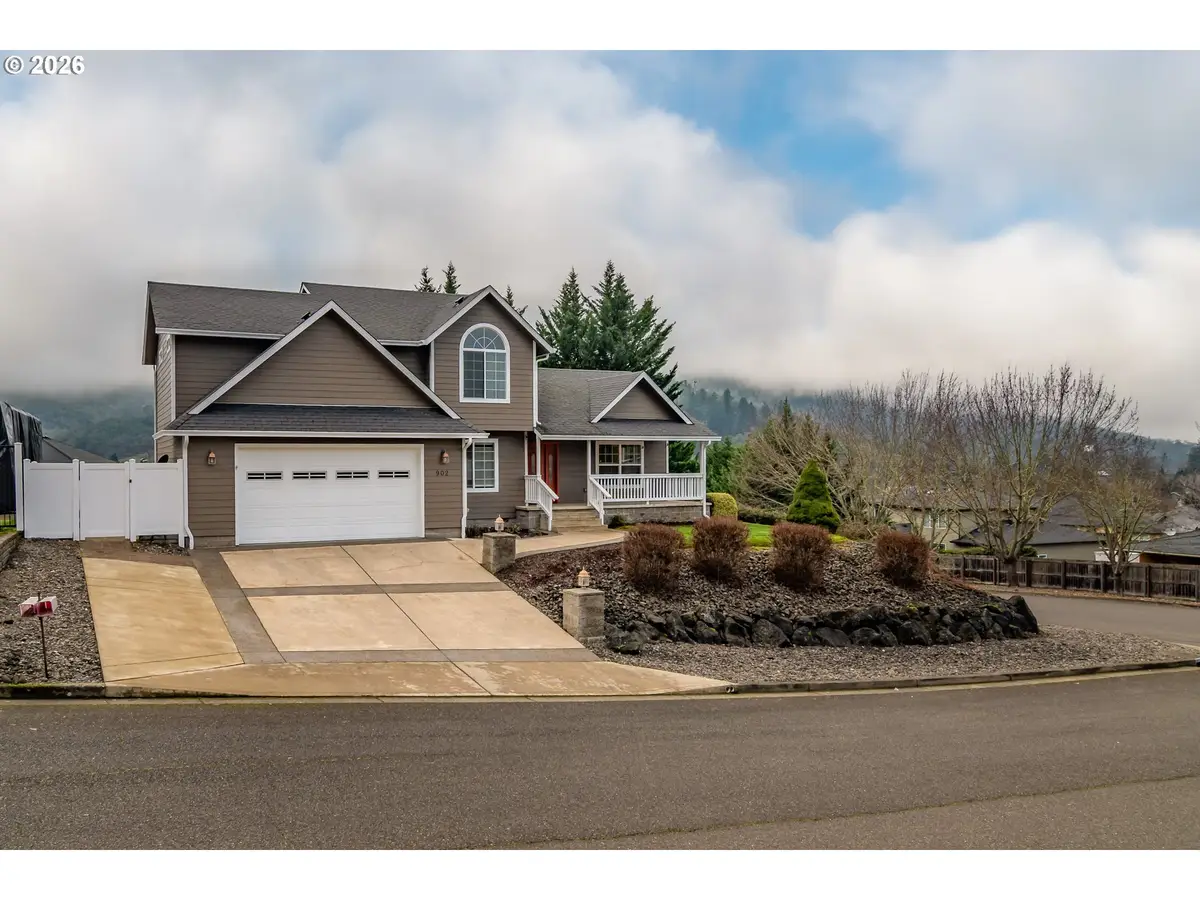 902 N View Dr, Winchester, OR 97495 - Image #1