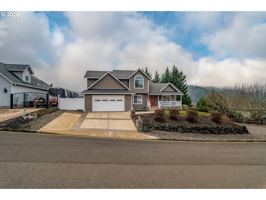 902 N View Dr, Winchester, OR 97495 - Image #3