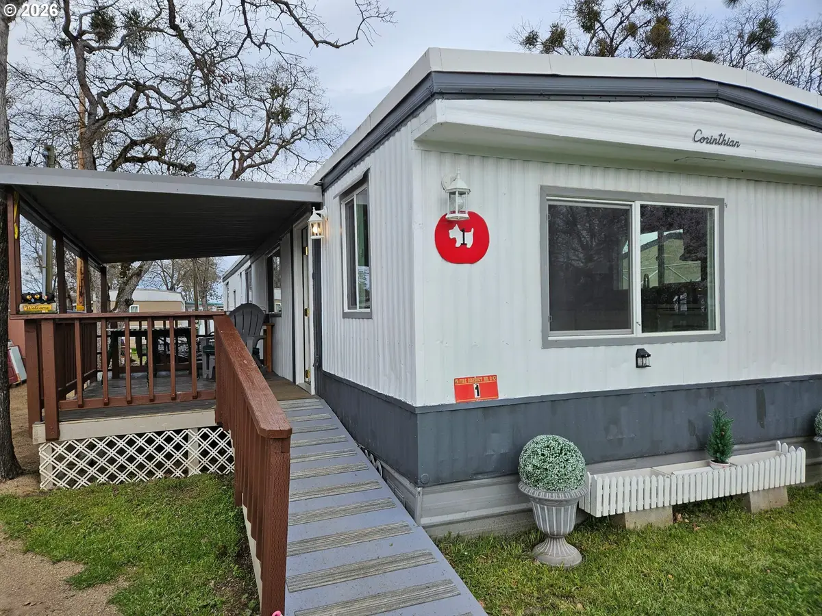 380 W Gregory Rd #1, Central Point, OR 97502 - #1