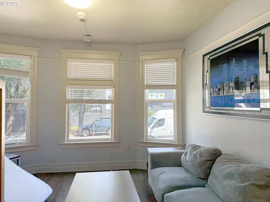 722 NE Couch St, Portland, OR 97232 - #2