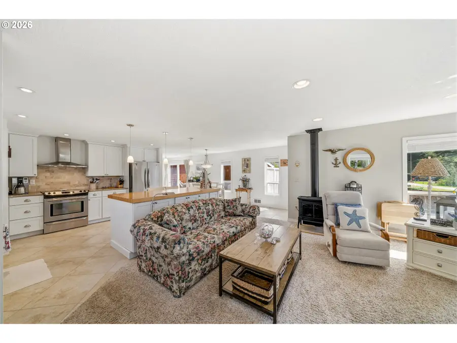 610 S Anchor St, Rockaway Beach, OR 97136 - #3