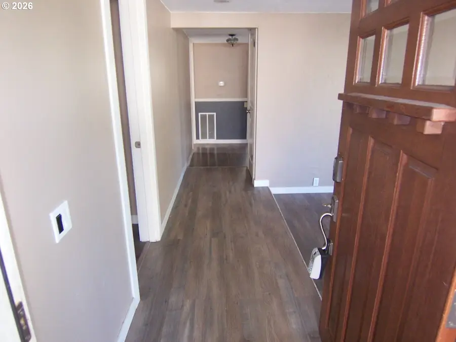 205 W Fairfield St, Gladstone, OR 97027 - #3