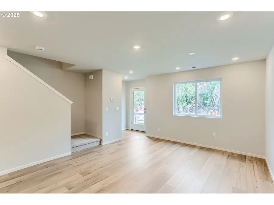 867 Kirksey St, Woodburn, OR 97071 - #3