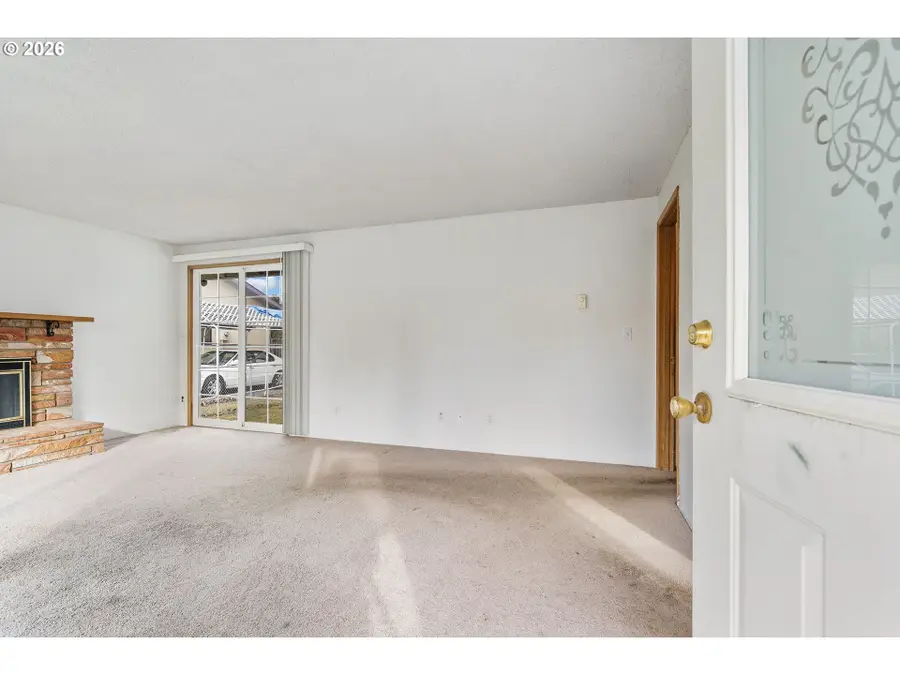 15835 NE Schuyler St, Portland, OR 97230 - Image #2