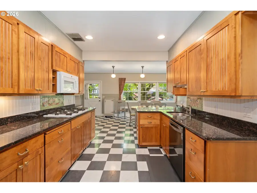 660 SW Evans St, Portland, OR 97219 - #3