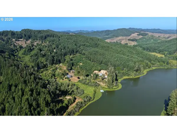 71399 Heavy Horse Rd, Lakeside, OR 97449