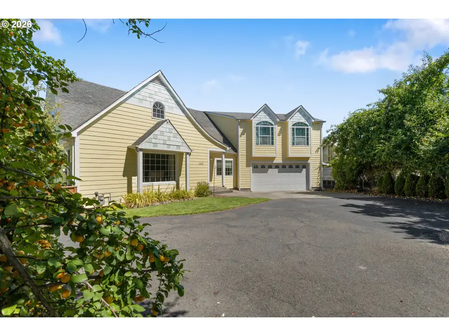 1562 NW Calkins Ave, Roseburg, OR 97471 - #2