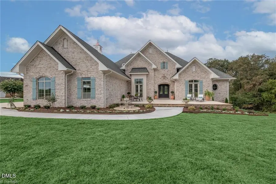 202 Canterbury Drive, North Wilkesboro, NC 28659 - Image #2