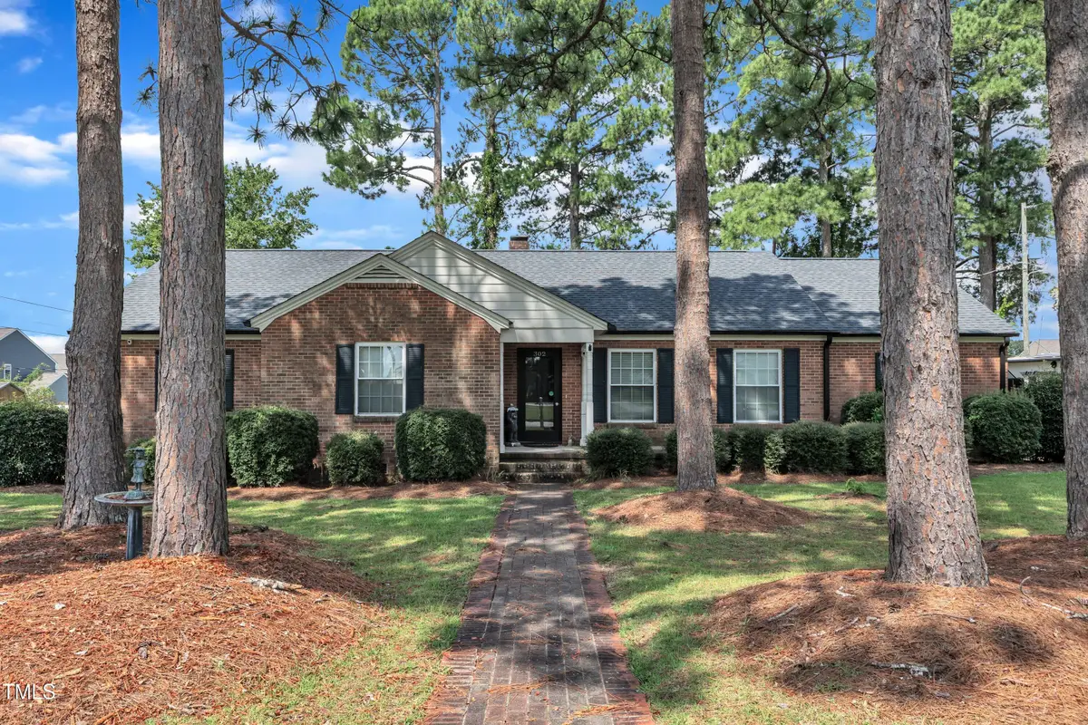 302 S Pine Street, Benson, NC 27504 - Image #1