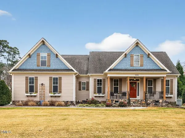 1304 Golden Bluff Lane, Fuquay Varina, NC 27526