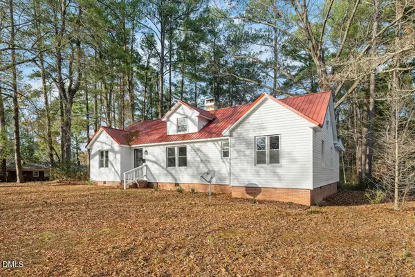 210 N Monroe Avenue, Sanford, NC 27330