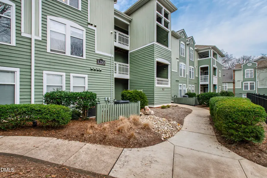 1210 Westview Lane #303, Raleigh, NC 27605 - Image #2