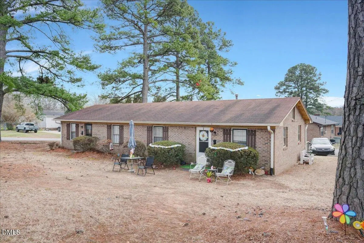 1203 W 10th Street, Roanoke Rapids, NC 27870 - #1