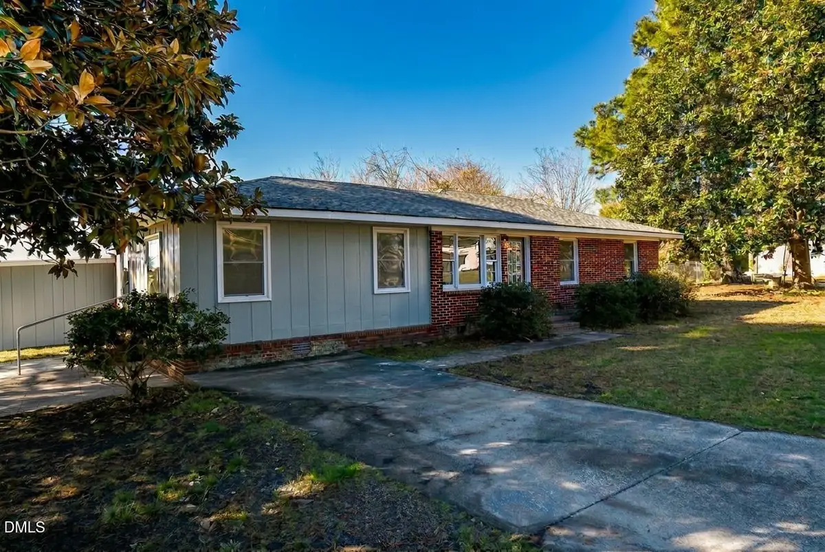 703 W Main Street, Clinton, NC 28328 - #1