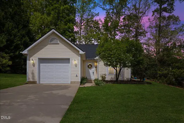 105 Hornholly Way, Holly Springs, NC 27540