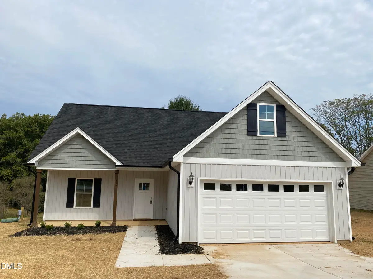 409 E Lee Avenue, Yadkinville, NC 27055 - #1