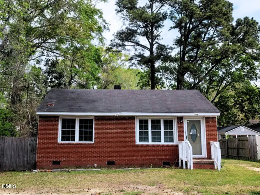306 W Duke Street, Dunn, NC 28334 - #1