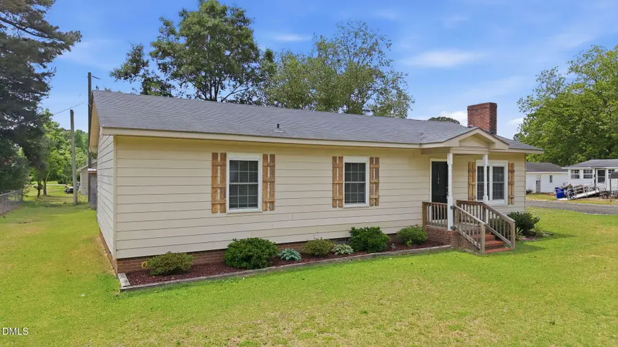 104 E Caroline Avenue, Smithfield, NC 27577 - #3