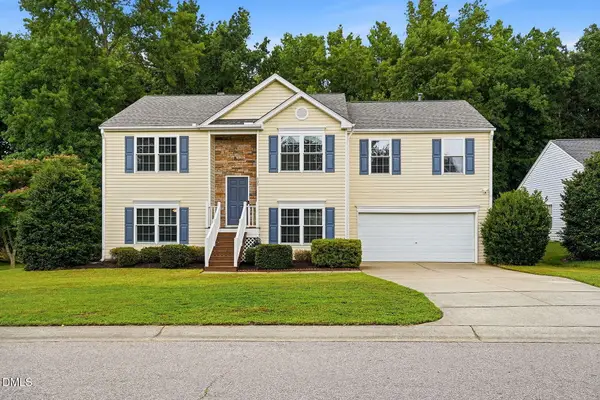 405 Dogwood Creek Place, Fuquay Varina, NC 27526