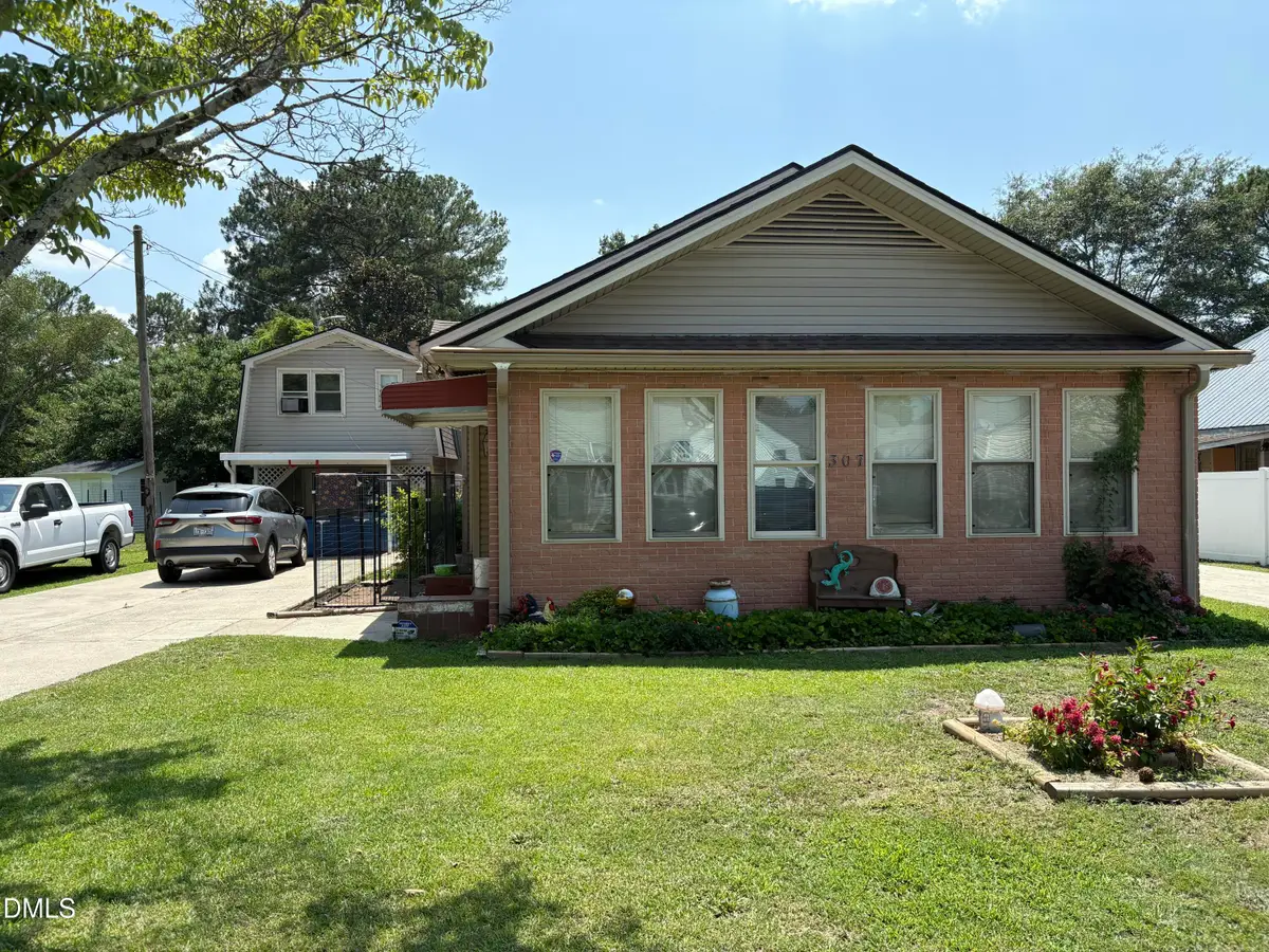 307 W Canary Street, Dunn, NC 28334 - #1
