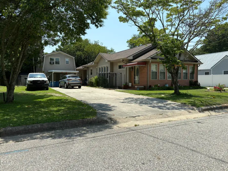 307 W Canary Street, Dunn, NC 28334 - #3