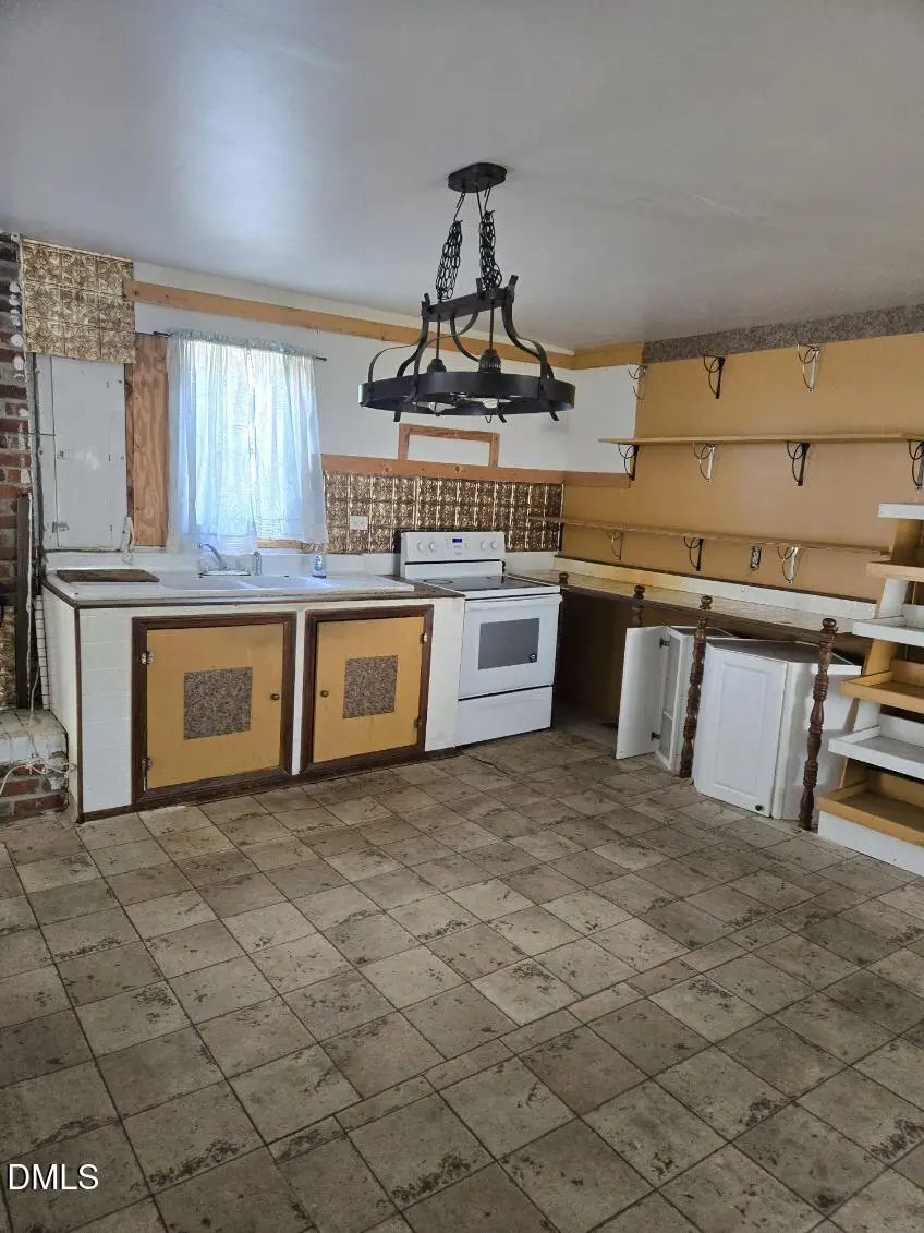 1602 S Maynard Street, Benson, NC 27504 - #3