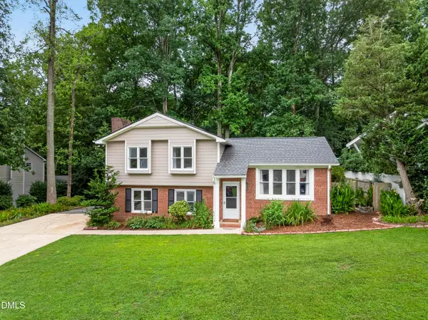 812 Pinewood Drive, Apex, NC 27502
